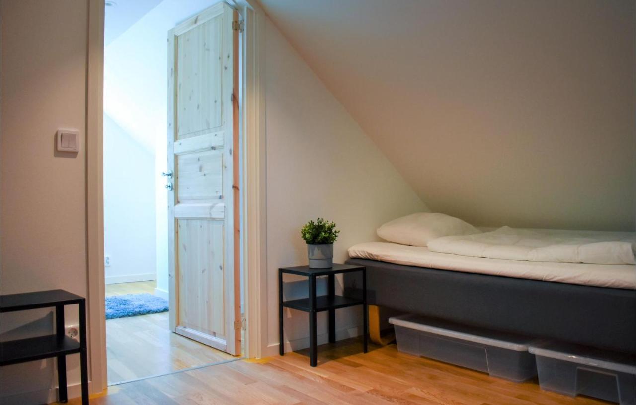 2 Bedroom Amazing Home In Fjaelkinge 외부 사진
