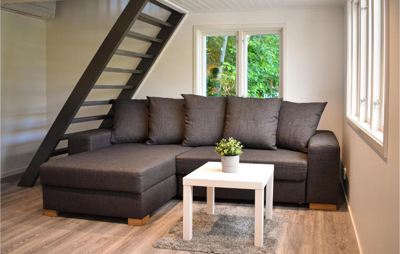 2 Bedroom Amazing Home In Fjaelkinge 외부 사진